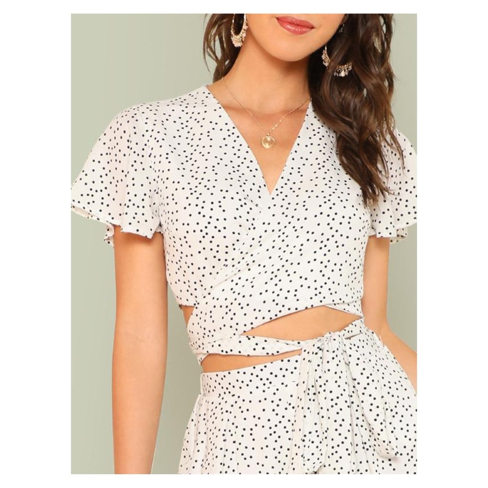 White Black Flutter Sleeve Wrap Top Shorts Set - Picture 4 of 5